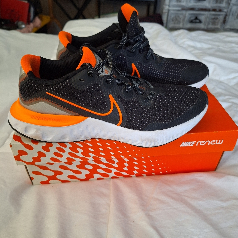 Youth Nike Renew Run